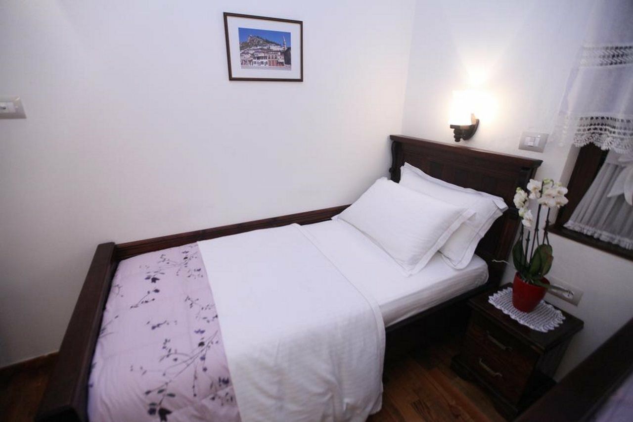 Antipatrea Hotel เบราท ภายนอก รูปภาพ